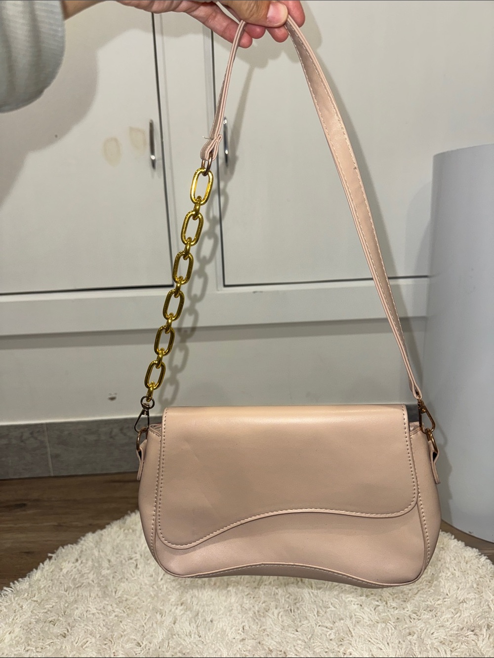 Shein Stylish Blush Shoulder Bag with Gold Chain Accent